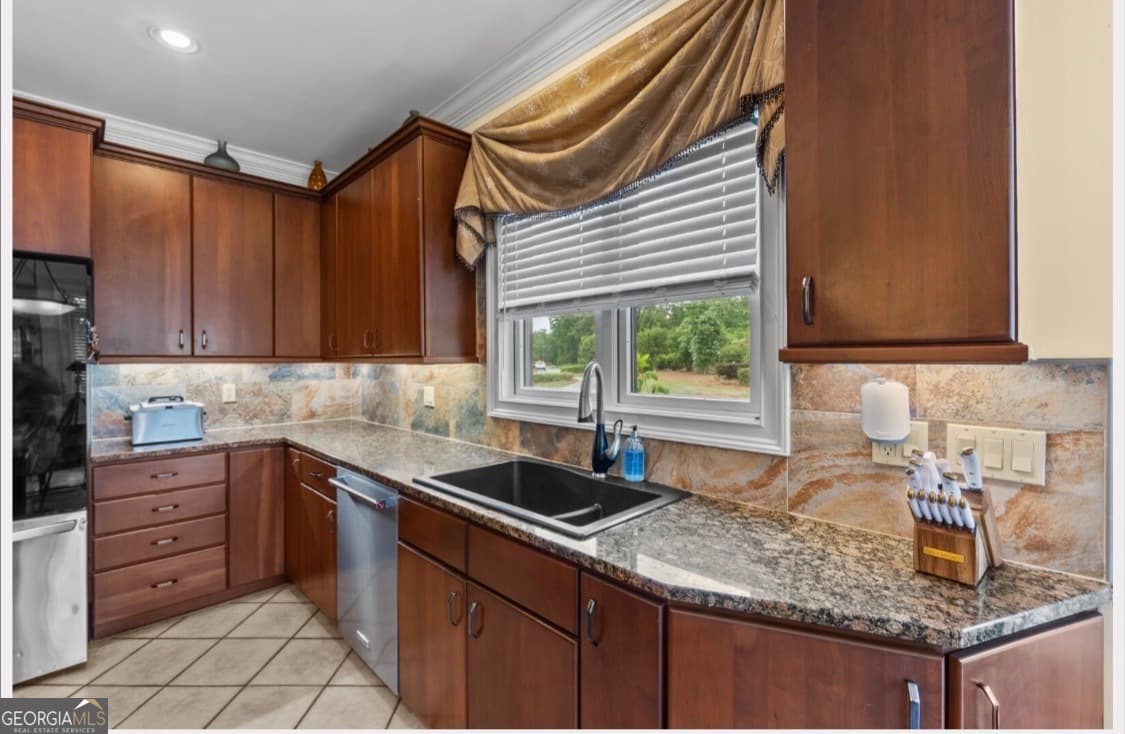 4 bedroom, 3.5 bathroom, 3,620 sq ft single family residence for sale at 240 Fairways Drive, Warner Robins, GA 31088 — photo 10