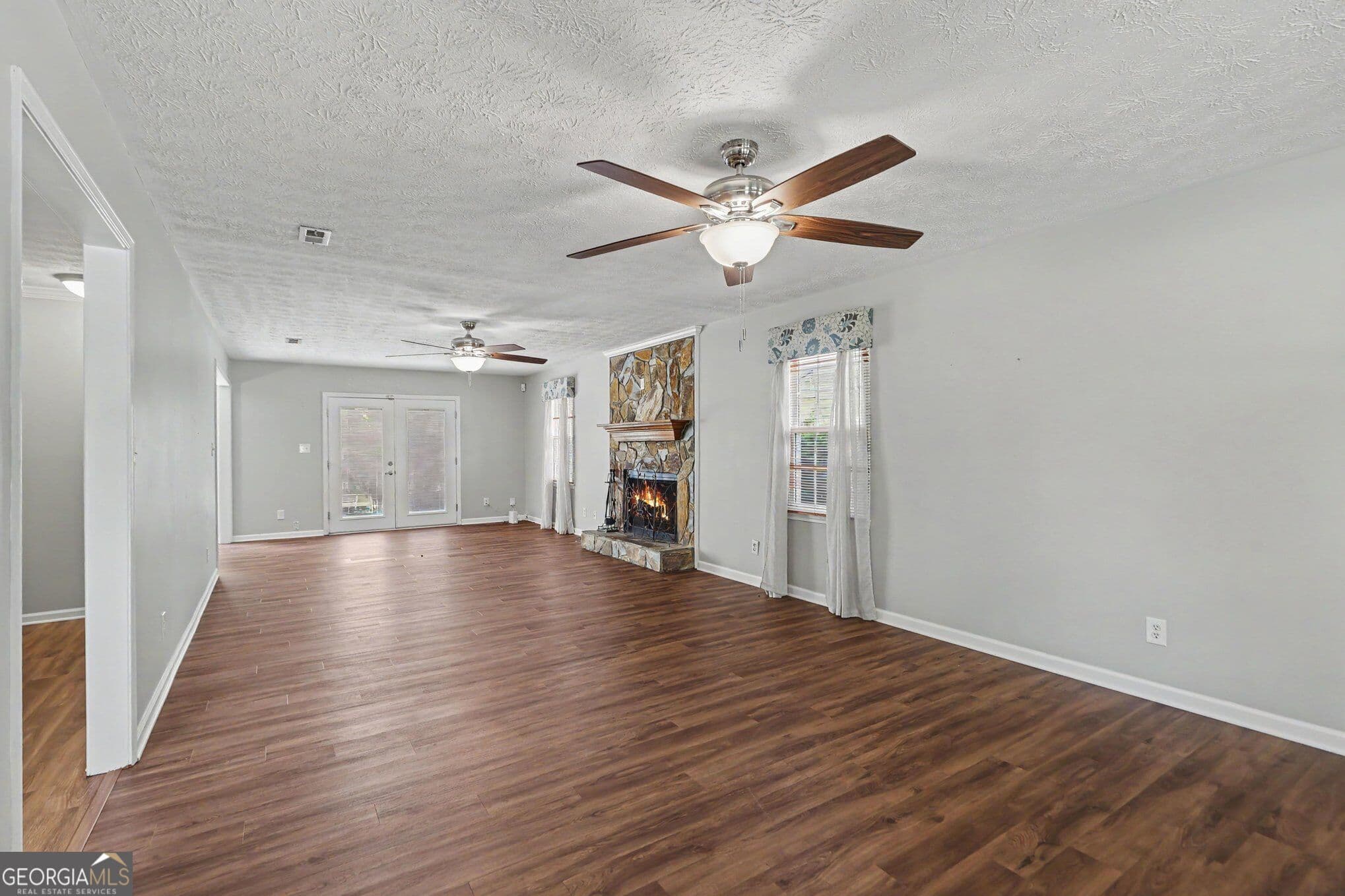 5 bedroom, 3.5 bathroom, 4,200 sq ft single family residence for sale at 111 Edgewater Way, Peachtree City, GA 30269 — photo 5