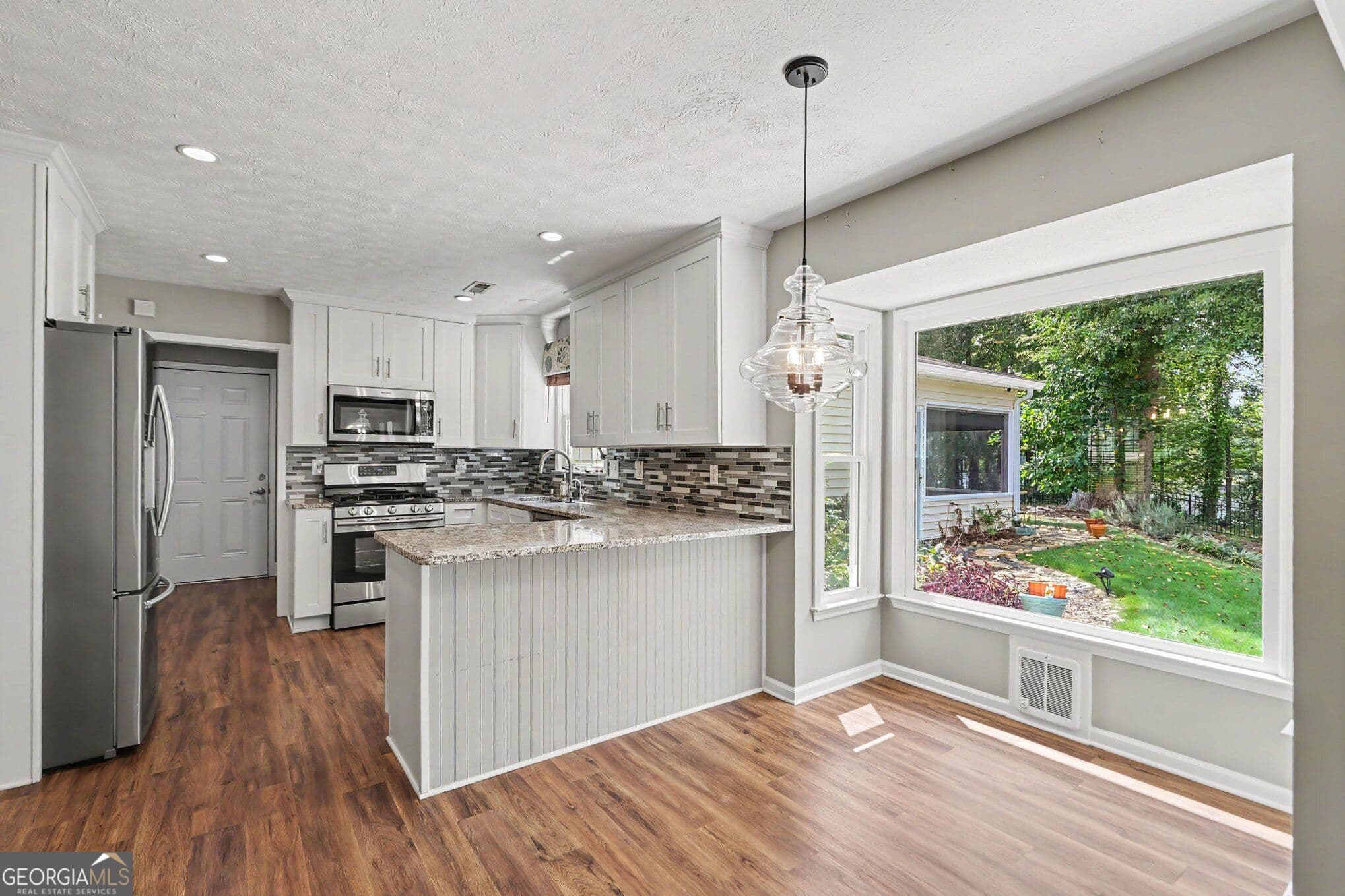 5 bedroom, 3.5 bathroom, 4,200 sq ft single family residence for sale at 111 Edgewater Way, Peachtree City, GA 30269 — photo 10