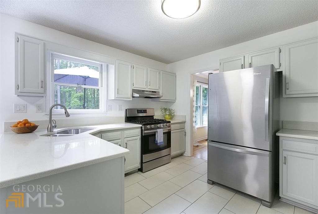 3 bedroom, 2.5 bathroom, 1,894 sq ft single family residence for rent at 210 Spring Forest Way, Sharpsburg, GA 30277 for $2,295 a month — photo 3