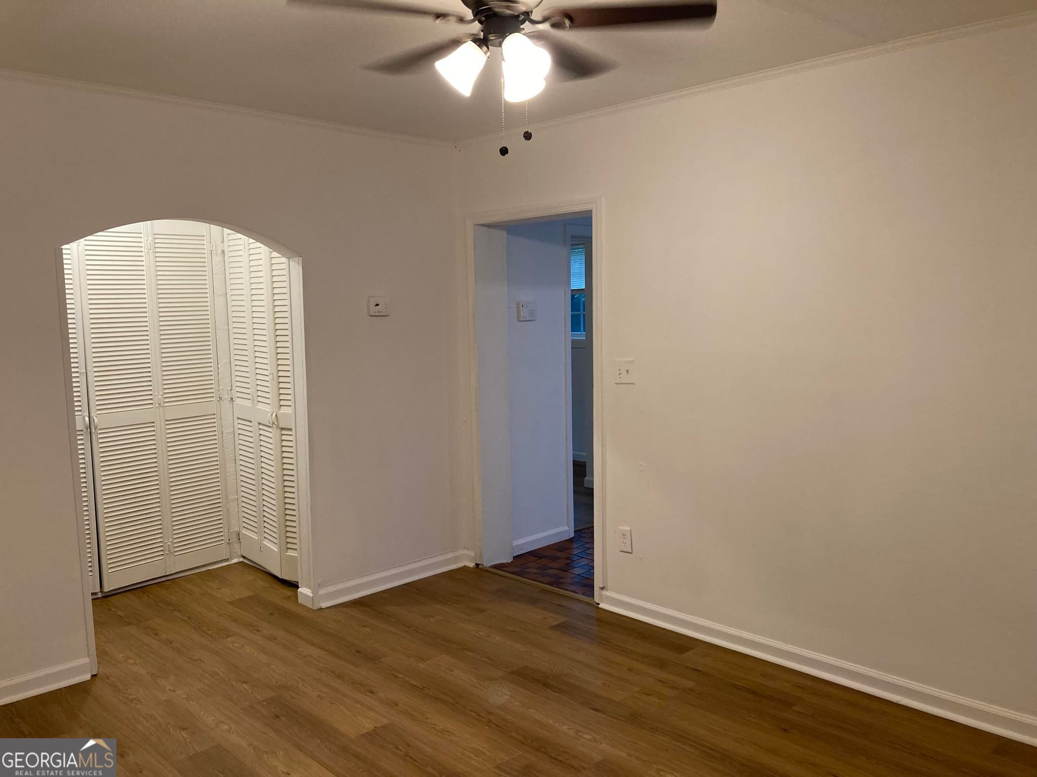 3 bedroom, 1 bathroom, 854 sq ft single family residence for sale at 905 Cubbedge Street, Savannah, GA 31415 — photo 2