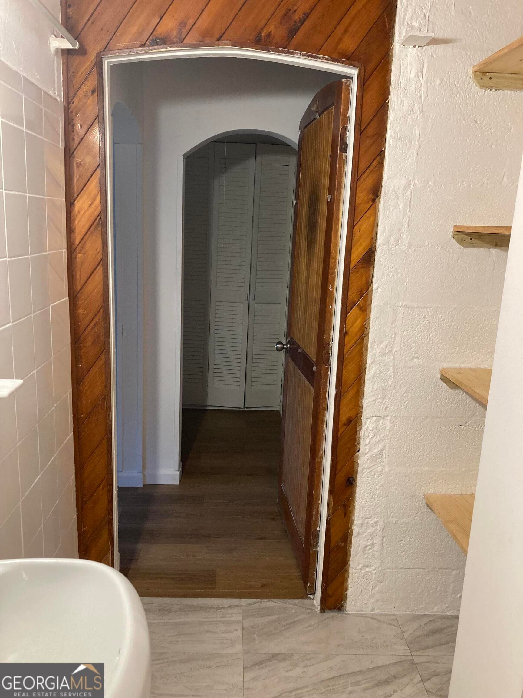 3 bedroom, 1 bathroom, 854 sq ft single family residence for sale at 905 Cubbedge Street, Savannah, GA 31415 — photo 6