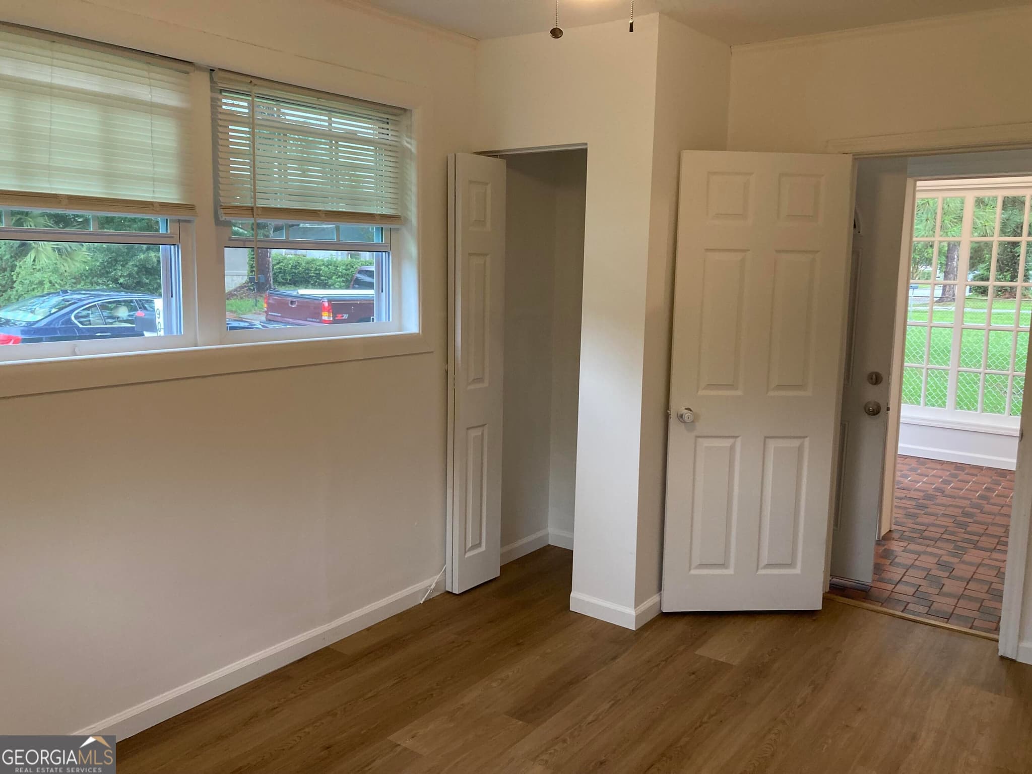 3 bedroom, 1 bathroom, 854 sq ft single family residence for sale at 905 Cubbedge Street, Savannah, GA 31415 — photo 3