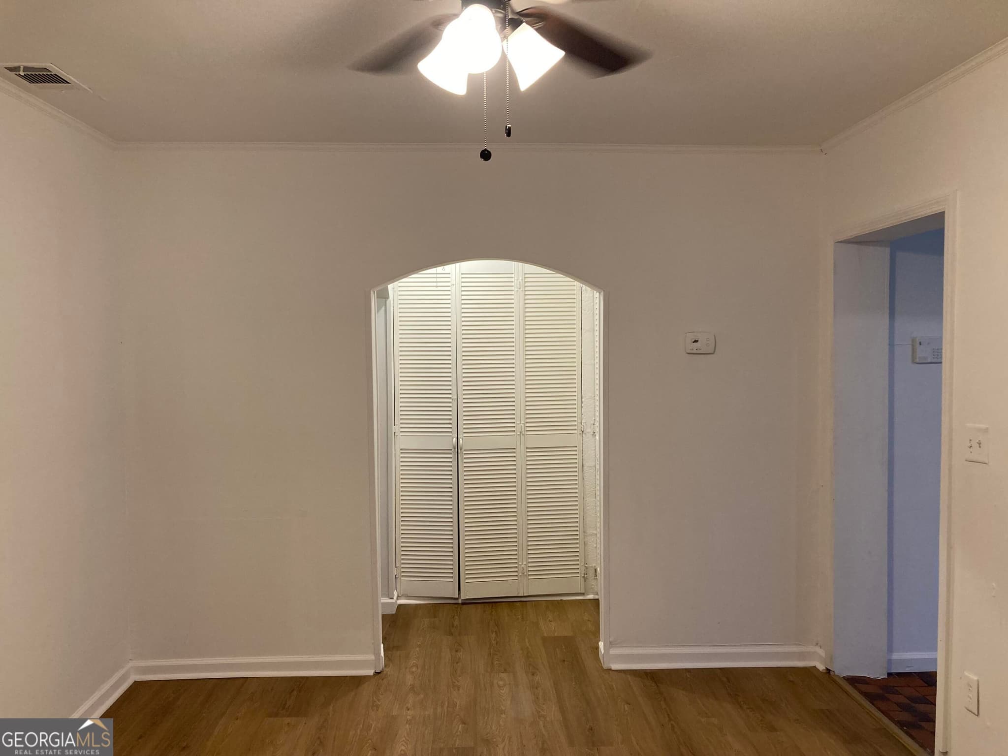 3 bedroom, 1 bathroom, 854 sq ft single family residence for sale at 905 Cubbedge Street, Savannah, GA 31415 — photo 4