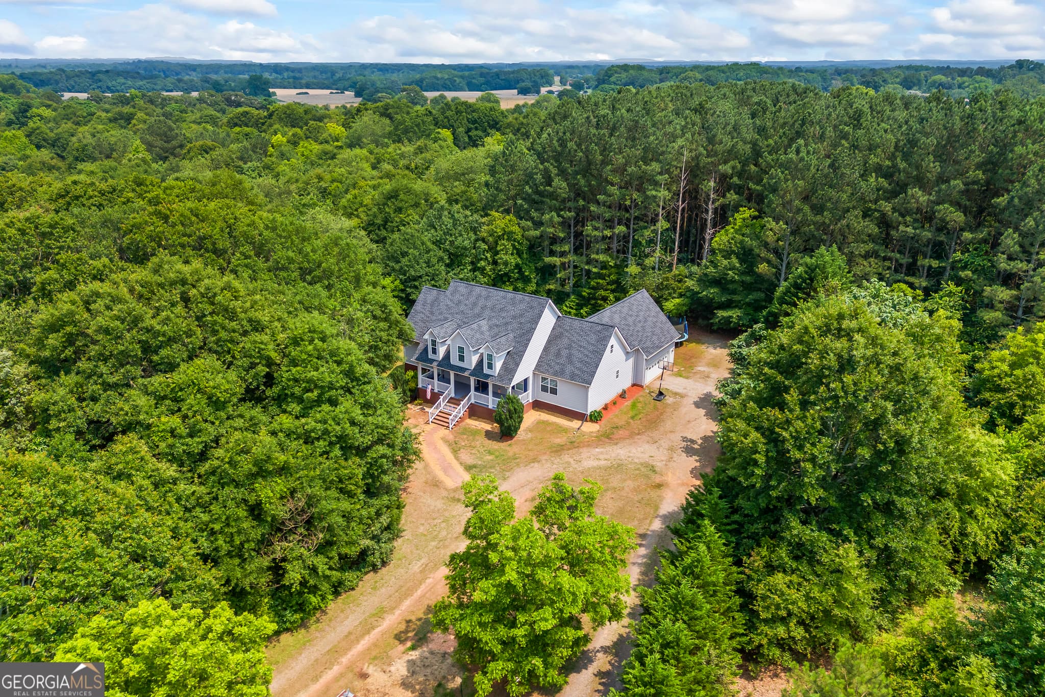 3 bedroom, 2.5 bathroom, 3,112 sq ft single family residence for sale at 136 Wedgewood Drive, Danielsville, GA 30633 — photo 3