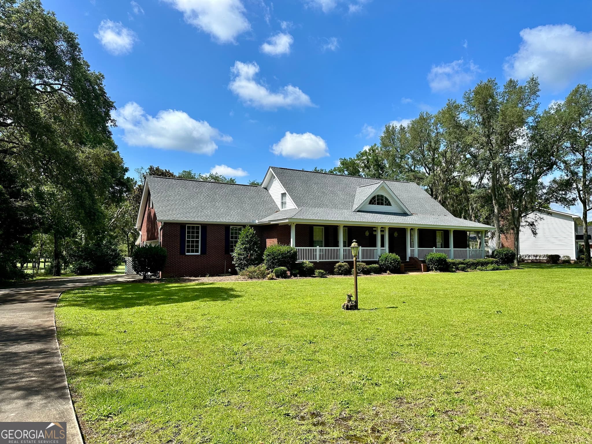 4 bedroom, 3 bathroom, 3,739 sq ft single family residence sold at 1457 N River Oaks Drive, Blackshear, GA 31516