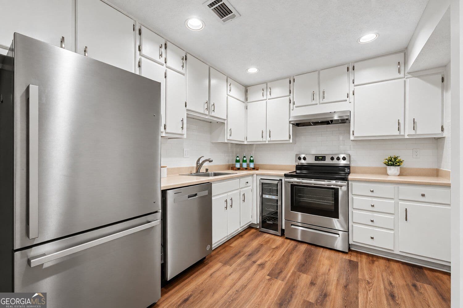 3 bedroom, 3 bathroom, 1,621 sq ft townhouse for sale at 218 Forkner Drive C, Decatur, GA 30030 — photo 3
