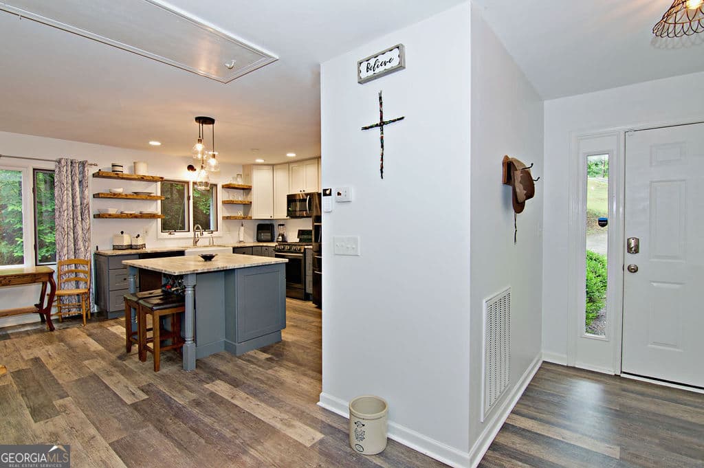 3 bedroom, 2 bathroom, 1,417 sq ft single family residence for sale at 1279 Coneross Point Drive, Seneca, SC 29678 — photo 7