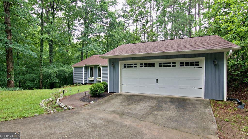 3 bedroom, 2 bathroom, 1,417 sq ft single family residence for sale at 1279 Coneross Point Drive, Seneca, SC 29678 — photo 3