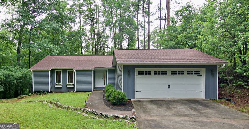 3 bedroom, 2 bathroom, 1,417 sq ft single family residence for sale at 1279 Coneross Point Drive, Seneca, SC 29678 — photo 1 of 44