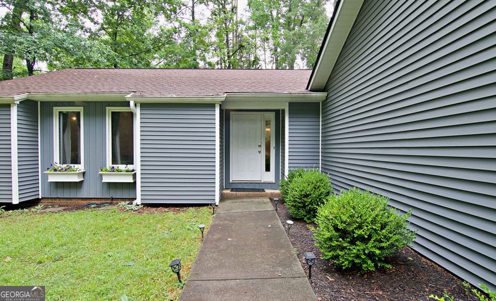 3 bedroom, 2 bathroom, 1,417 sq ft single family residence for sale at 1279 Coneross Point Drive, Seneca, SC 29678 — photo 5