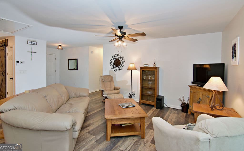 3 bedroom, 2 bathroom, 1,417 sq ft single family residence for sale at 1279 Coneross Point Drive, Seneca, SC 29678 — photo 9