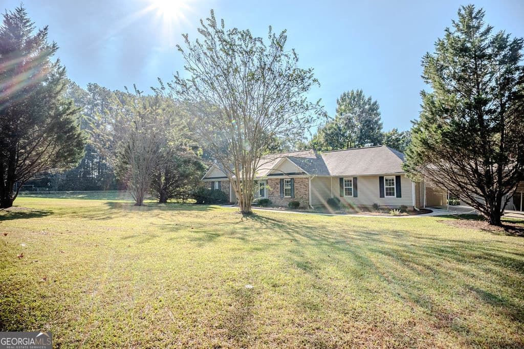 3 bedroom, 2 bathroom, 1,443 sq ft single family residence for sale at 980 W Ellis Road, Griffin, GA 30223 — photo 2