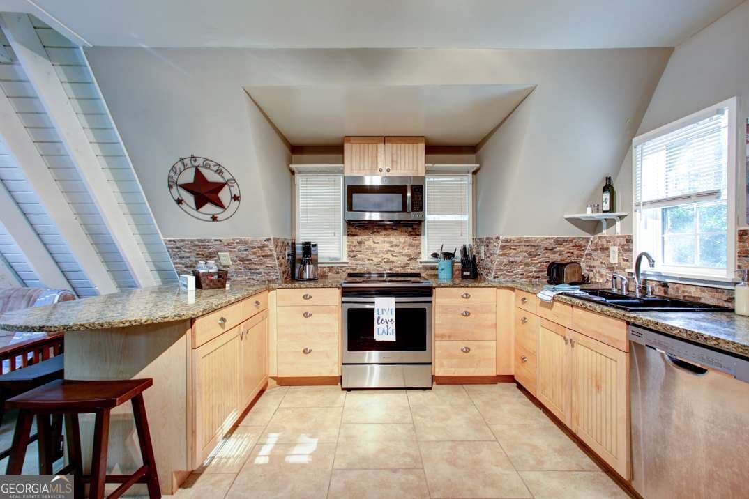 1 bedroom, 1 bathroom, 1,000 sq ft cabin,single family residence for rent at 502 BENTWOOD Drive, Woodstock, GA 30189 for $2,950 a month — photo 4
