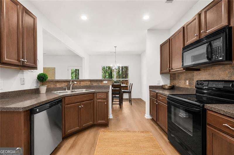 4 bedroom, 3 bathroom, 2,171 sq ft single family residence for sale at 306 Pin Oak Avenue, Woodstock, GA 30188 — photo 8