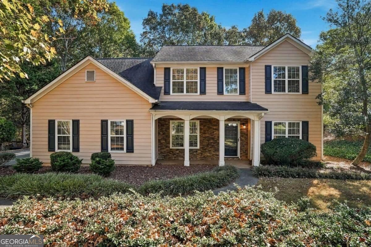 4 bedroom, 3 bathroom, 2,454 sq ft single family residence for sale at 7620 Lanier View Ridge, Cumming, GA 30041 — photo 2