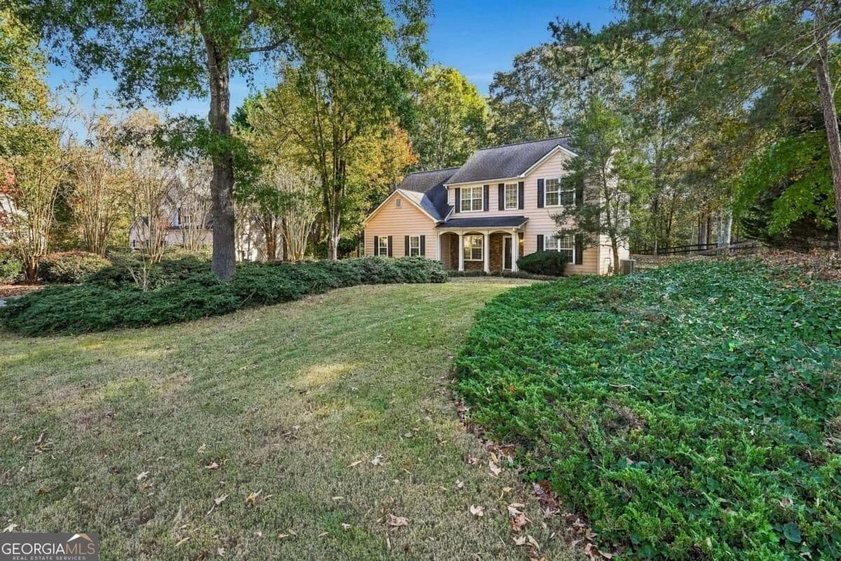 4 bedroom, 3 bathroom, 2,454 sq ft single family residence for sale at 7620 Lanier View Ridge, Cumming, GA 30041 — photo 6