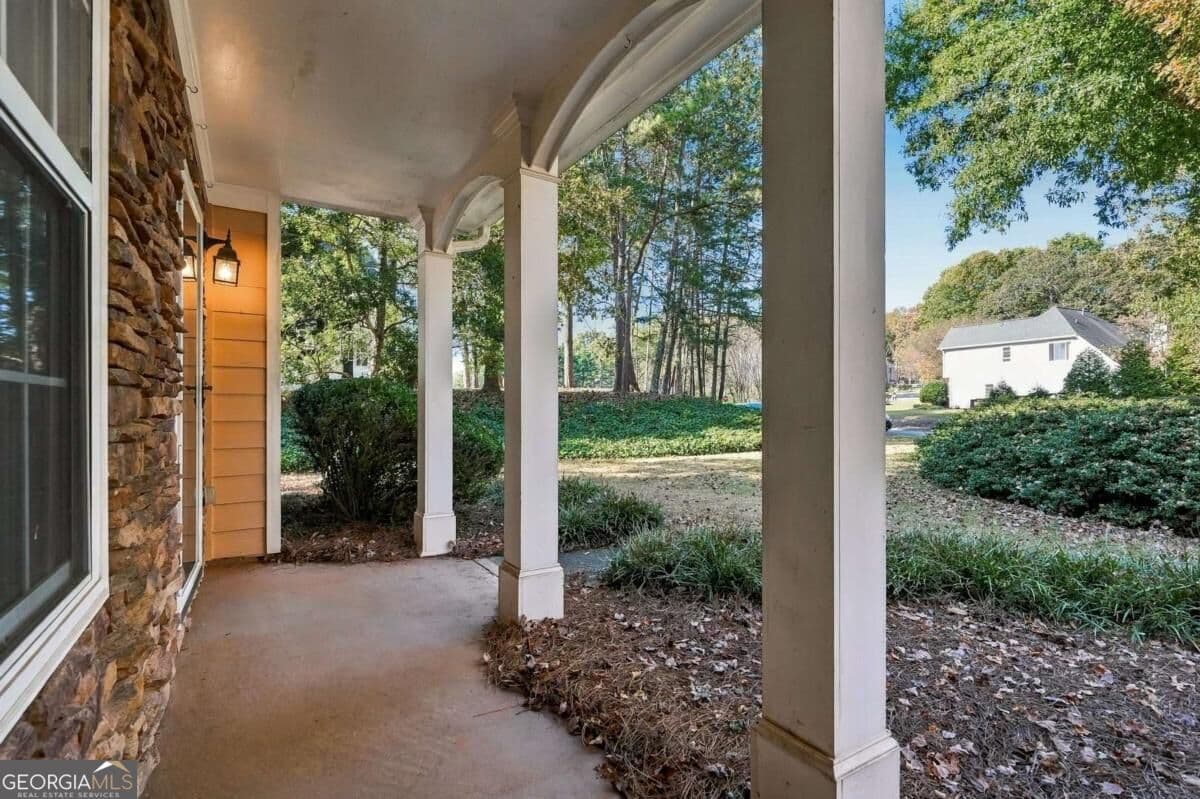 4 bedroom, 3 bathroom, 2,454 sq ft single family residence for sale at 7620 Lanier View Ridge, Cumming, GA 30041 — photo 3