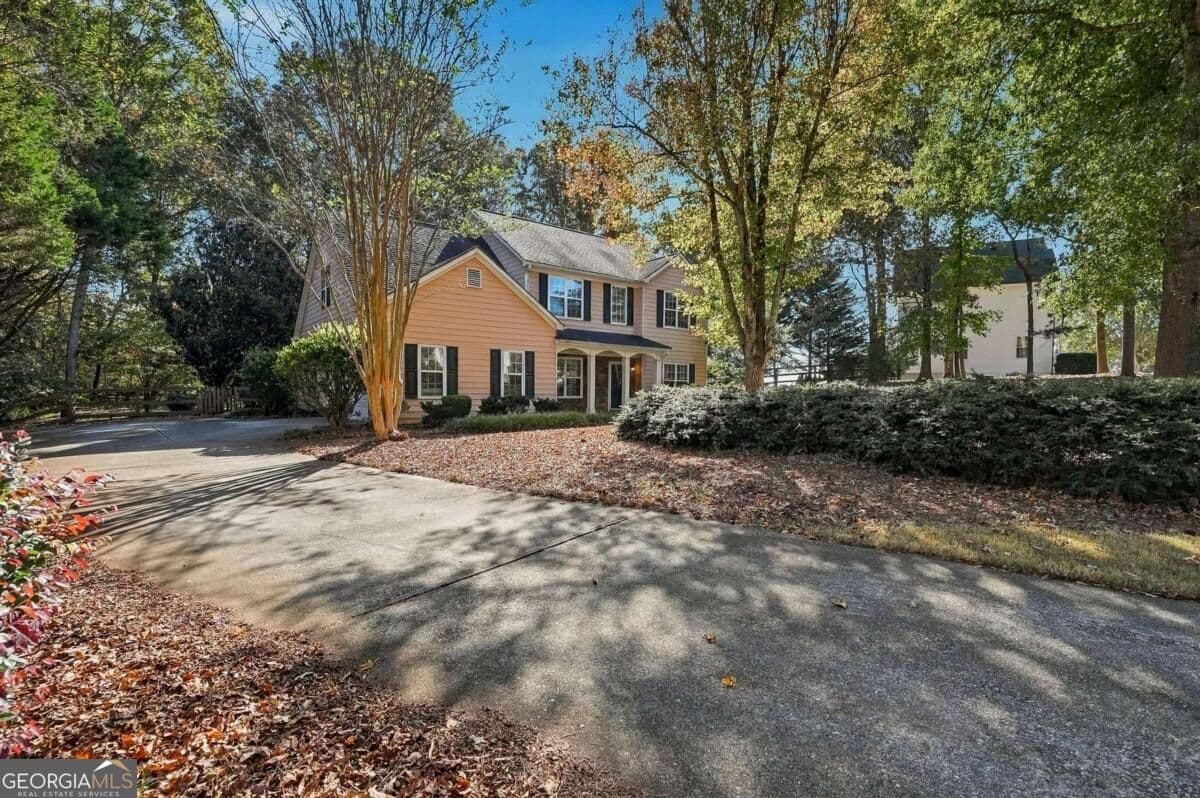 4 bedroom, 3 bathroom, 2,454 sq ft single family residence for sale at 7620 Lanier View Ridge, Cumming, GA 30041 — photo 5