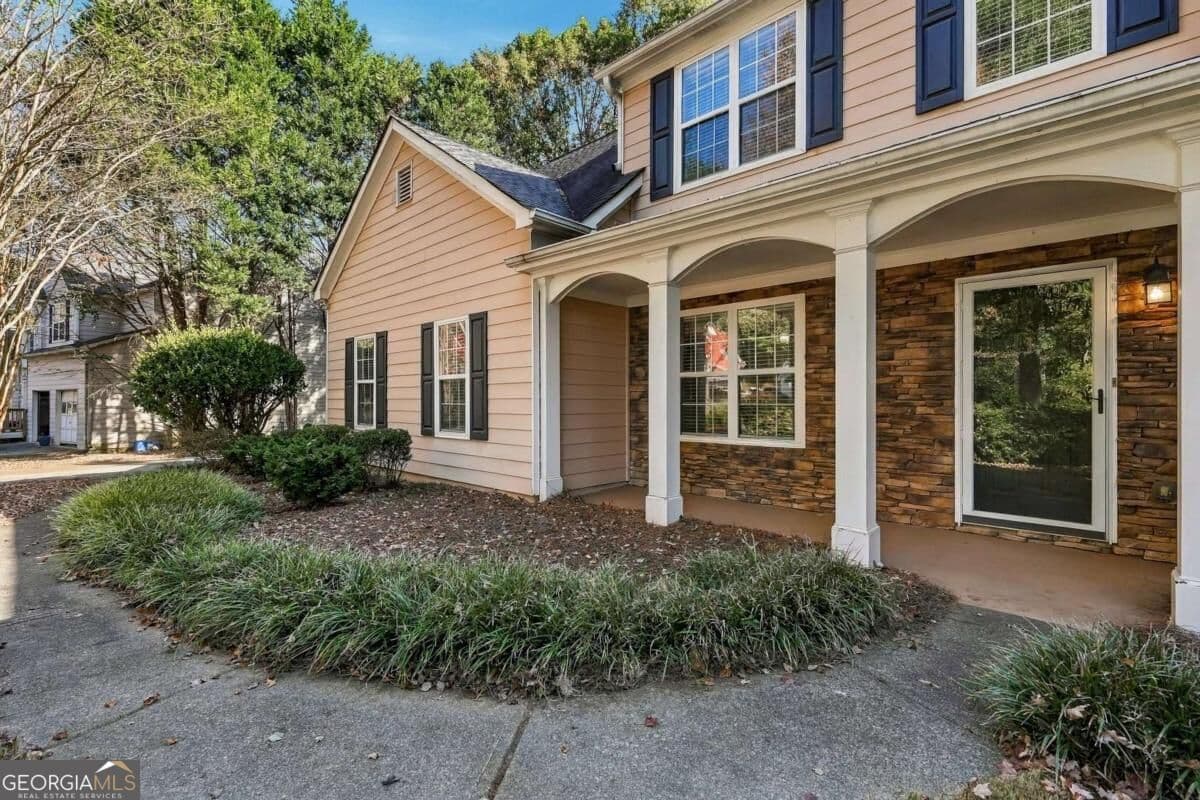 4 bedroom, 3 bathroom, 2,454 sq ft single family residence for sale at 7620 Lanier View Ridge, Cumming, GA 30041 — photo 4