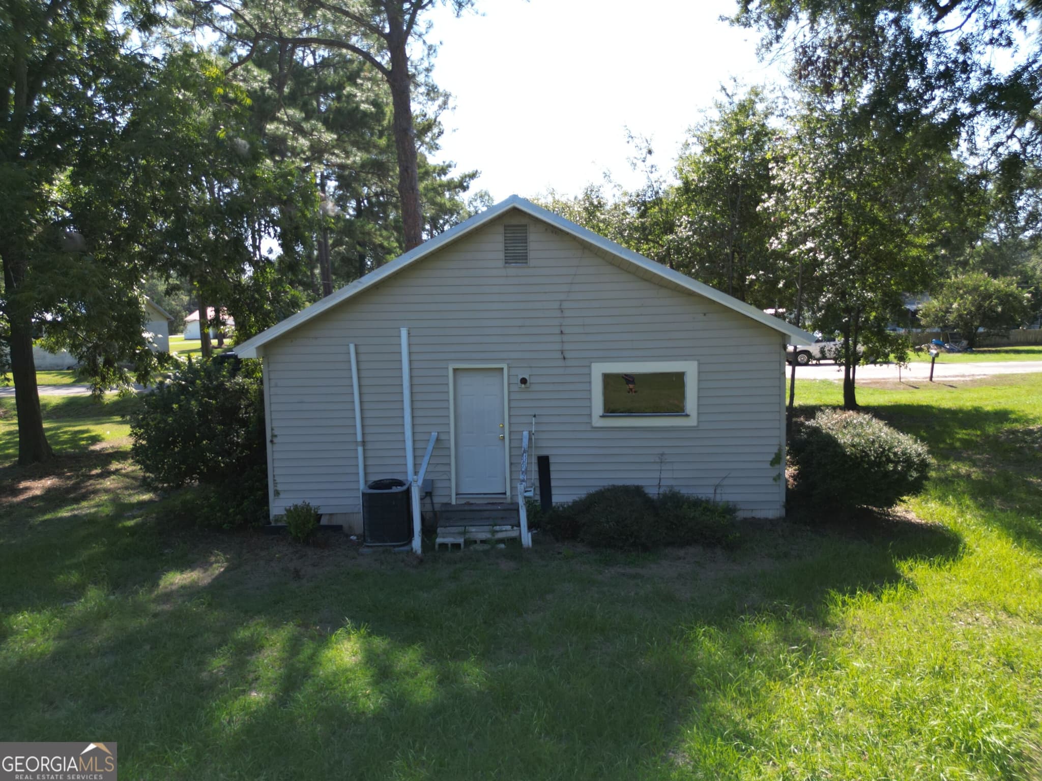 2 bedroom, 1 bathroom, 728 sq ft single family residence for sale at 77 S Bobby Street, Lenox, GA 31637 — photo 2