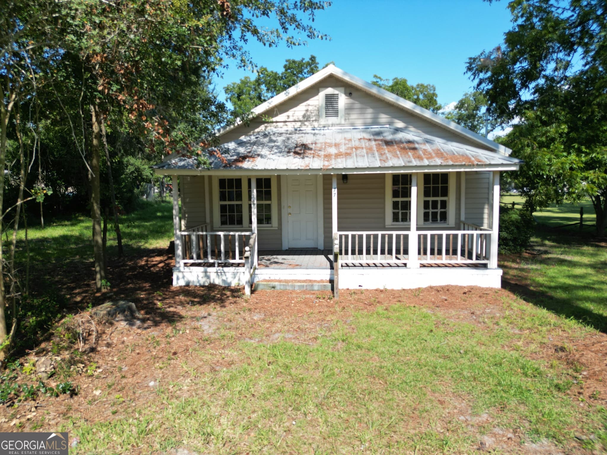 2 bedroom, 1 bathroom, 728 sq ft single family residence for sale at 77 S Bobby Street, Lenox, GA 31637