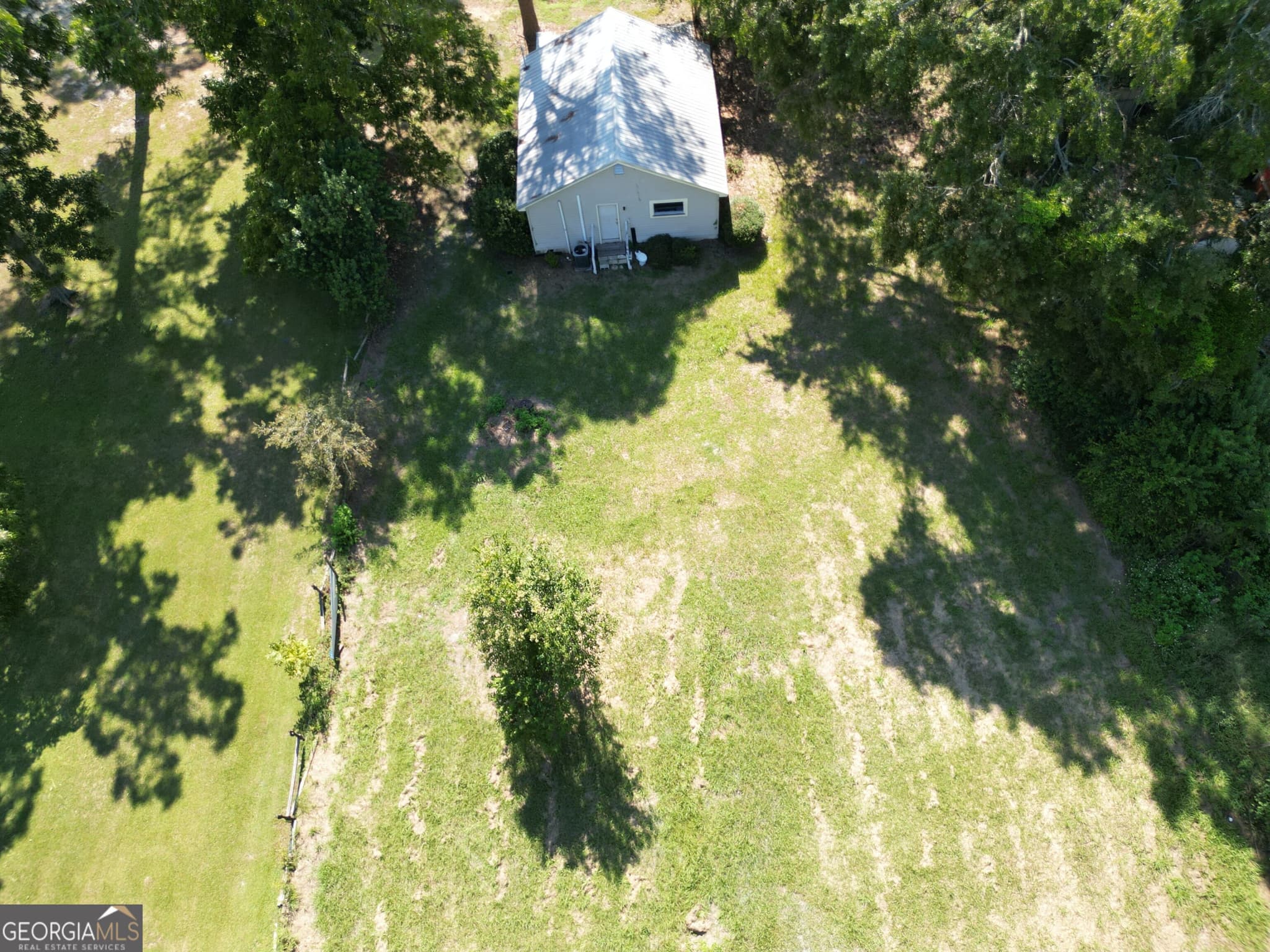 2 bedroom, 1 bathroom, 728 sq ft single family residence for sale at 77 S Bobby Street, Lenox, GA 31637 — photo 5