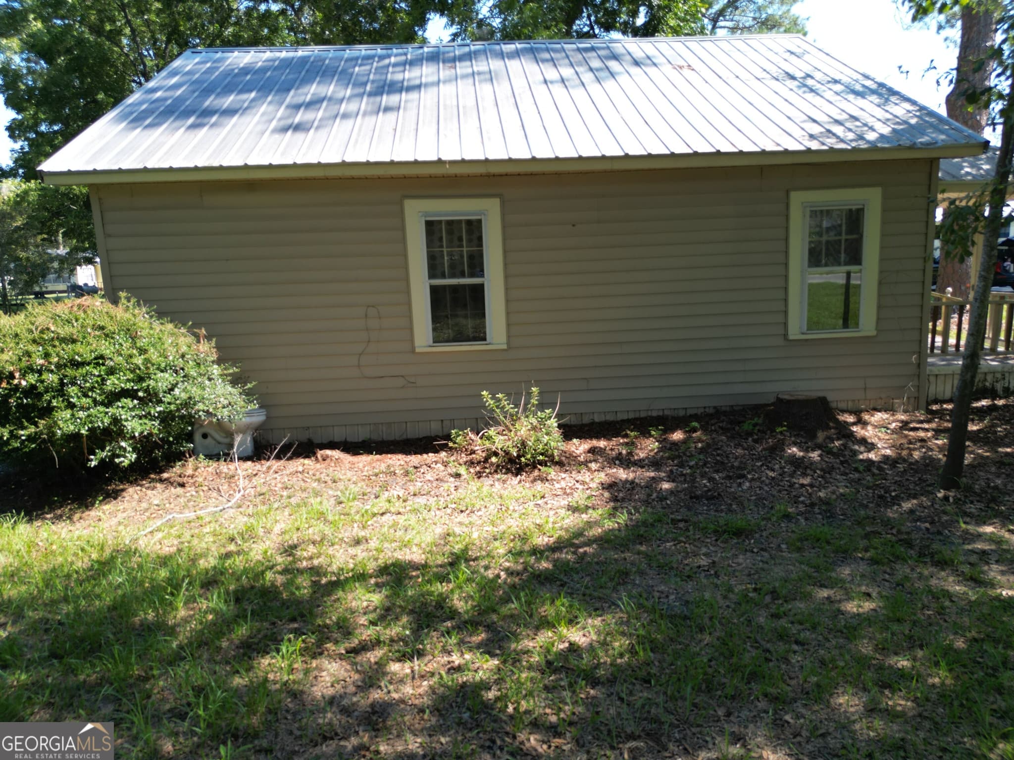 2 bedroom, 1 bathroom, 728 sq ft single family residence for sale at 77 S Bobby Street, Lenox, GA 31637 — photo 4