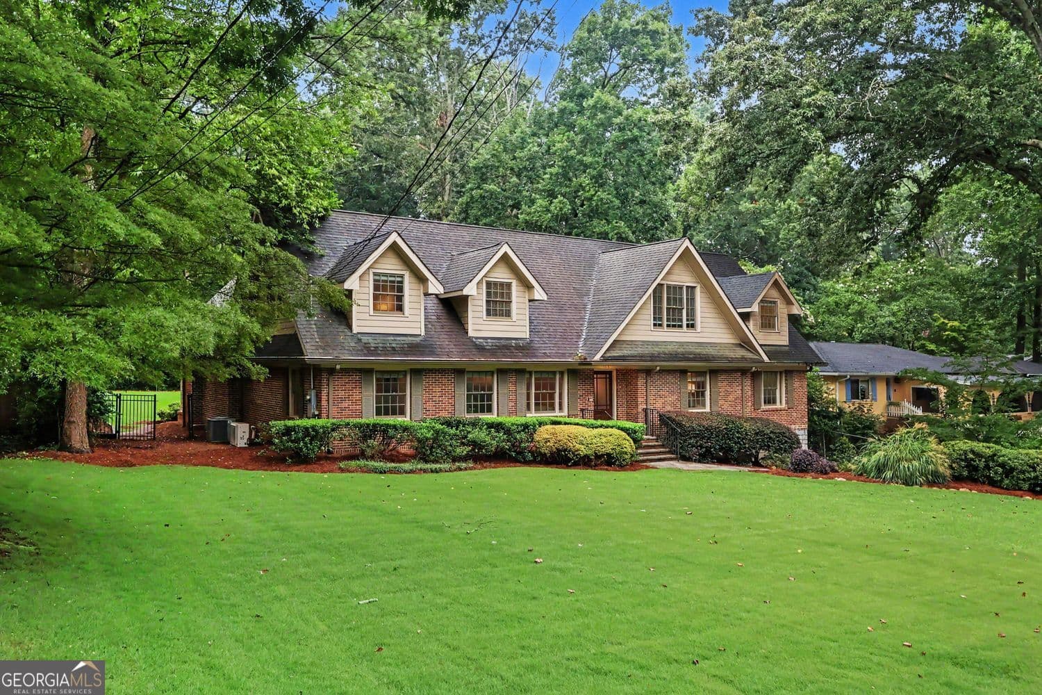 6 bedroom, 4.5 bathroom, 4,894 sq ft single family residence for sale at 804 Pinetree Drive, Decatur, GA 30030 — photo 4