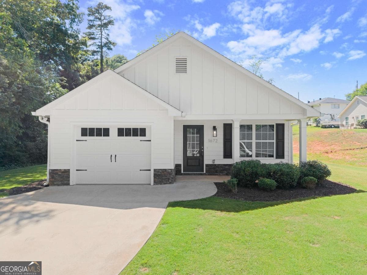 3 bedroom, 2 bathroom, 1,424 sq ft single family residence sold at 1672 Meadow Lark Lane, Gainesville, GA 30501