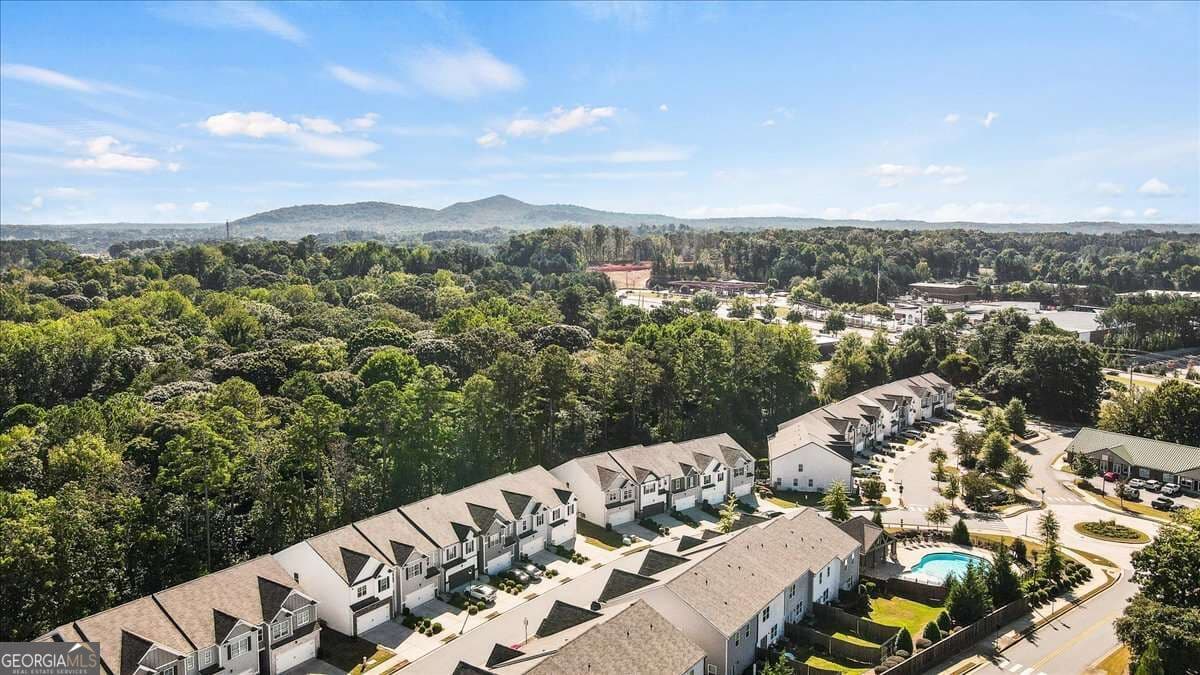 3 bedroom, 2.5 bathroom, 1,925 sq ft townhouse for sale at 815 Upper Dove Court, Woodstock, GA 30188 — photo 2