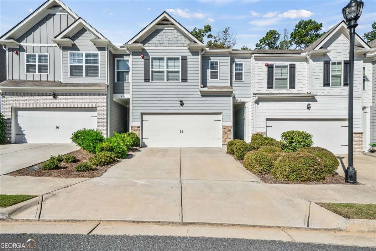 3 bedroom, 2.5 bathroom, 1,925 sq ft townhouse for sale at 815 Upper Dove Court, Woodstock, GA 30188 — photo 1 of 30