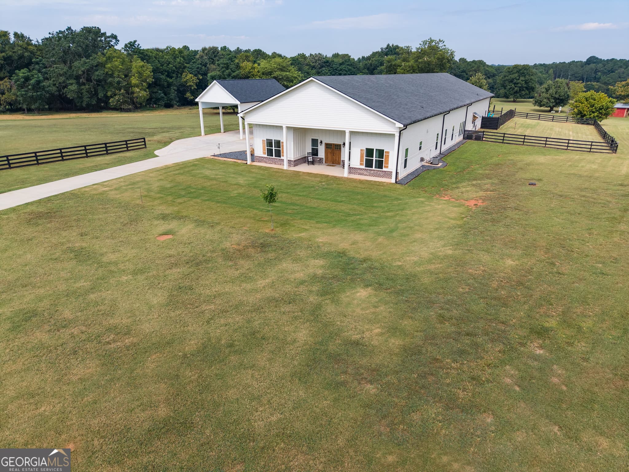 4 bedroom, 3.5 bathroom, 4,900 sq ft single family residence for sale at 3441 Seven Islands Road, Madison, GA 30650 — photo 2