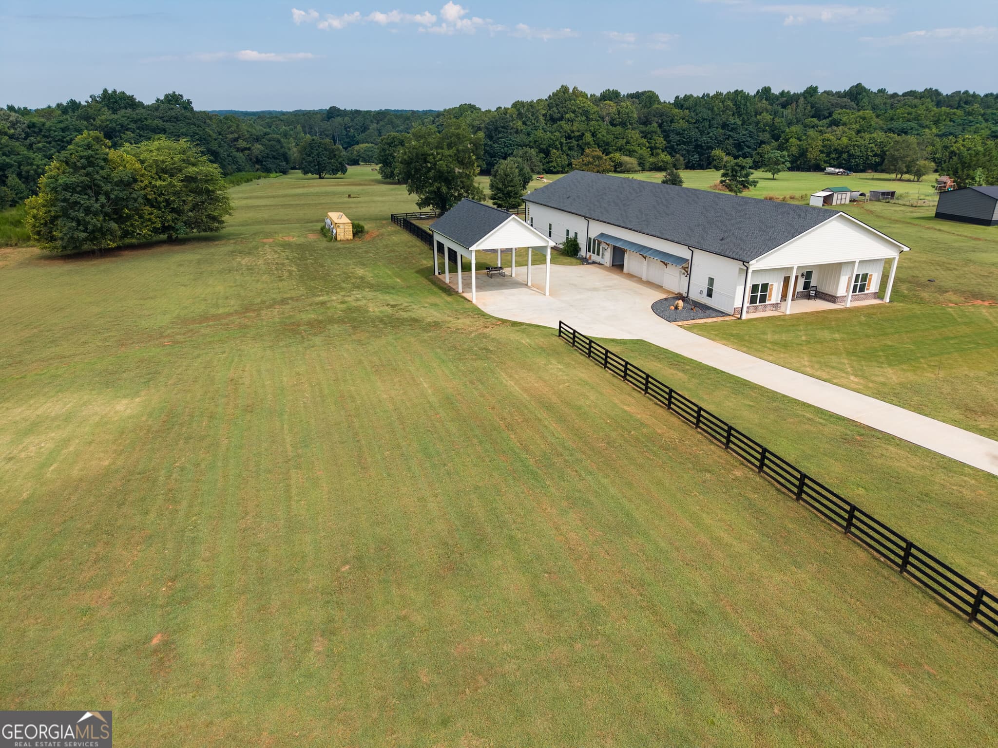 4 bedroom, 3.5 bathroom, 4,900 sq ft single family residence for sale at 3441 Seven Islands Road, Madison, GA 30650 — photo 3