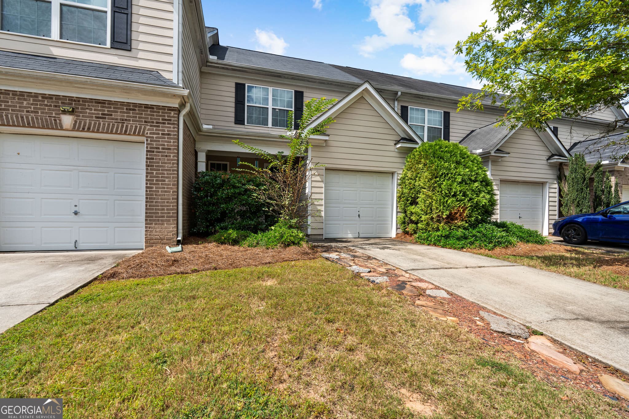 3 bedroom, 2.5 bathroom, 1,682 sq ft townhouse for sale at 143 Granite Way, Newnan, GA 30265 — photo 2
