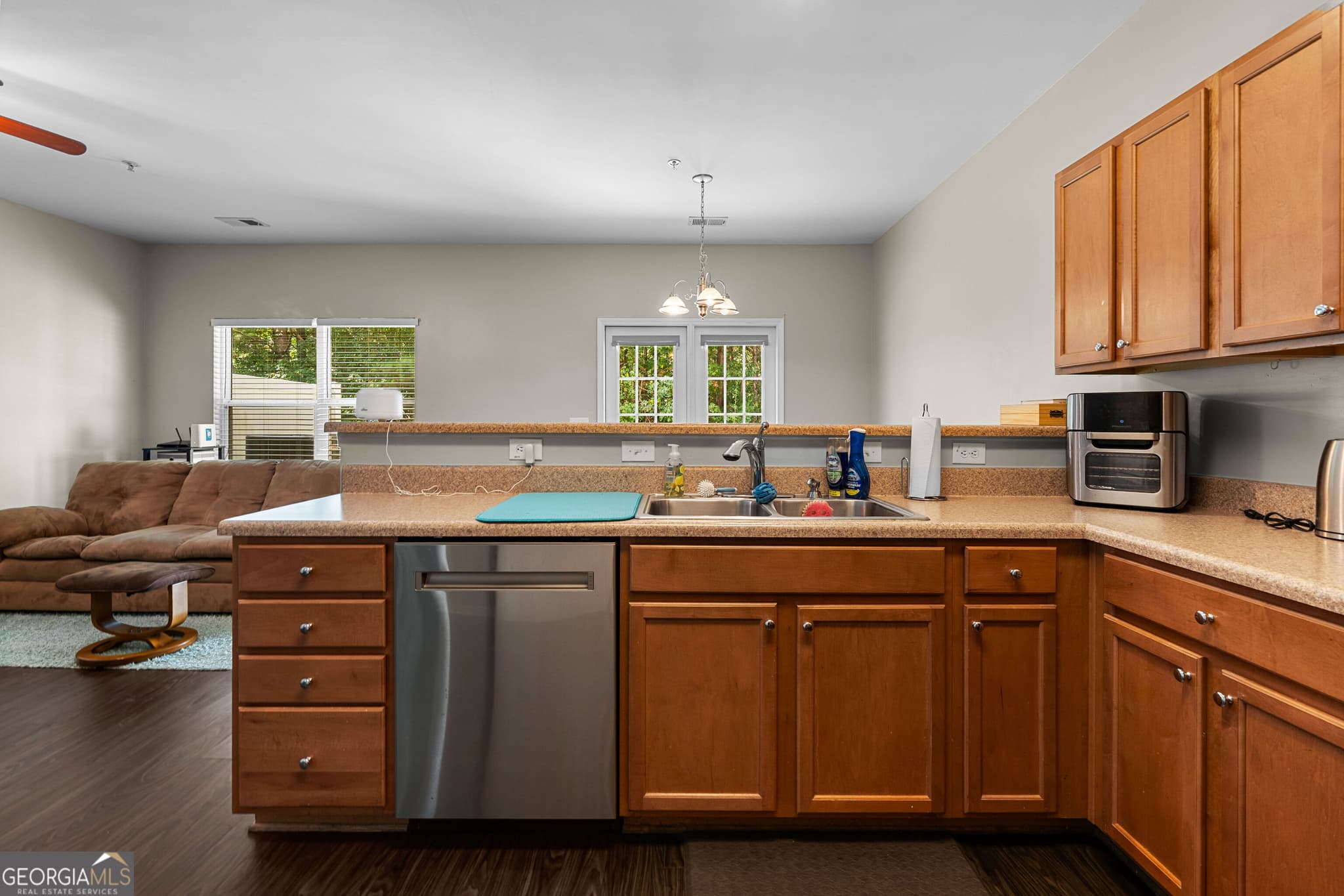 3 bedroom, 2.5 bathroom, 1,682 sq ft townhouse for sale at 143 Granite Way, Newnan, GA 30265 — photo 7