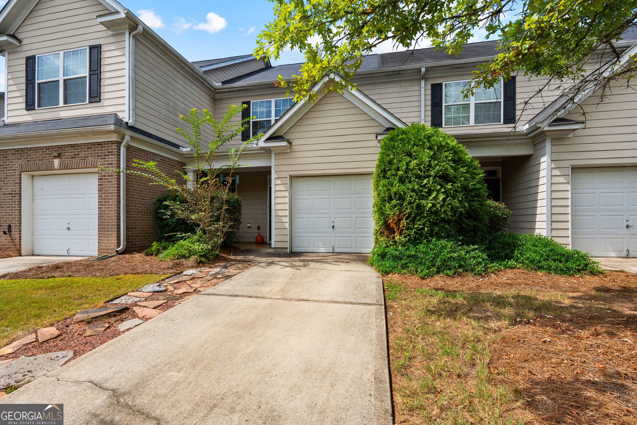 3 bedroom, 2.5 bathroom, 1,682 sq ft townhouse for sale at 143 Granite Way, Newnan, GA 30265 — photo 3