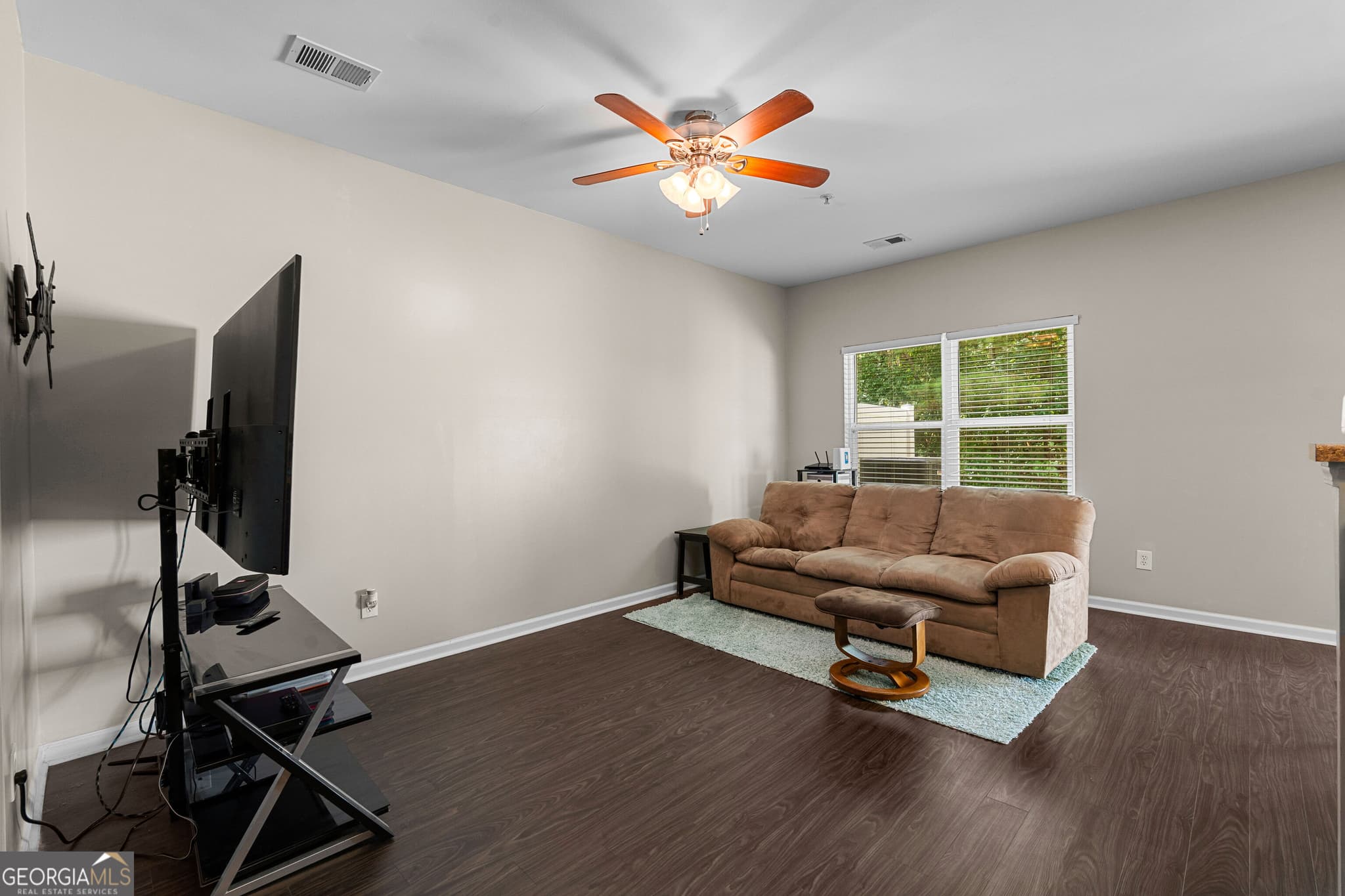 3 bedroom, 2.5 bathroom, 1,682 sq ft townhouse for sale at 143 Granite Way, Newnan, GA 30265 — photo 8