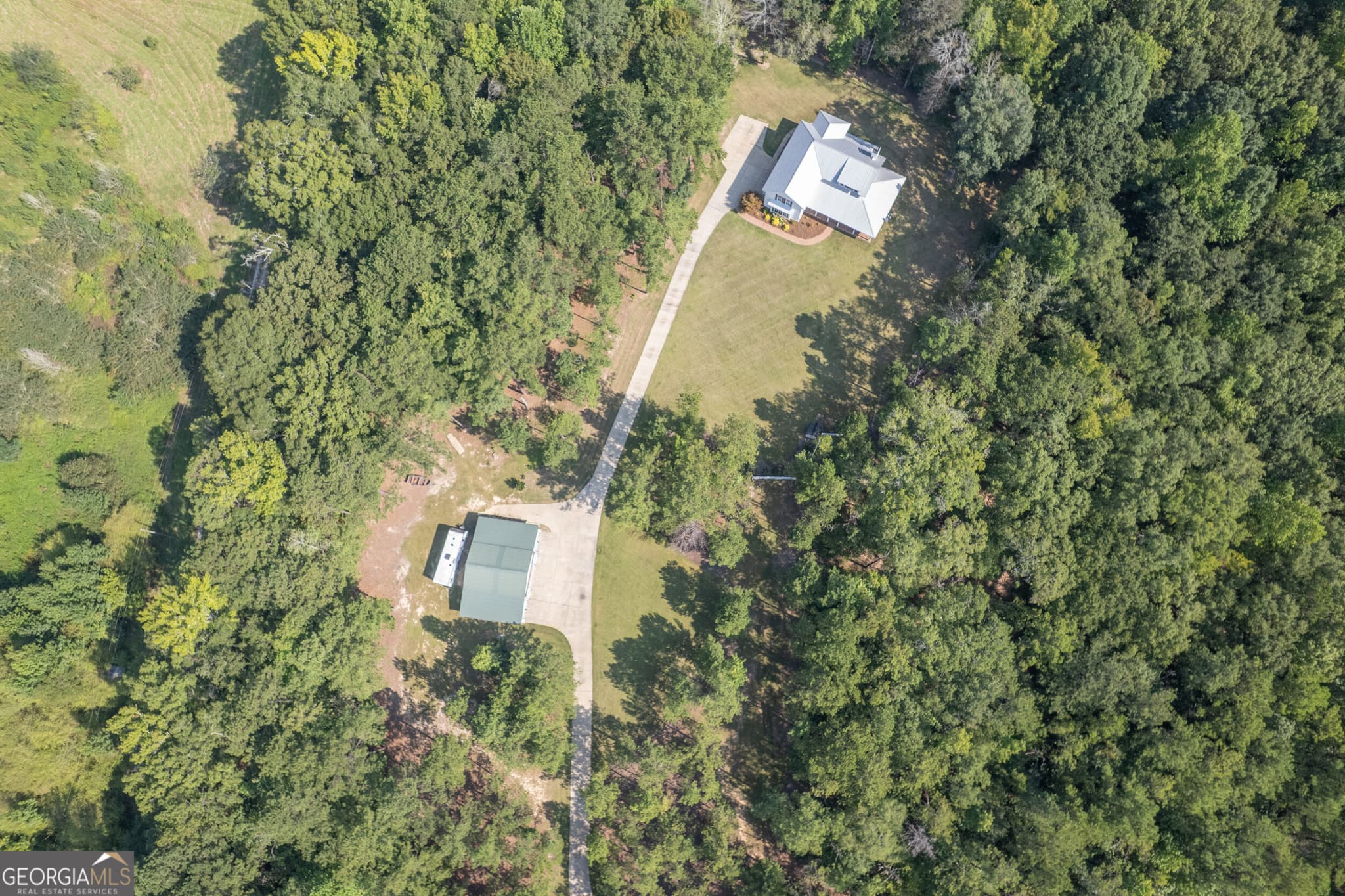 4 bedroom, 3 bathroom, 3,340 sq ft single family residence under contract at 1826 Pierce Road, Waverly Hall, GA 31831 — photo 2