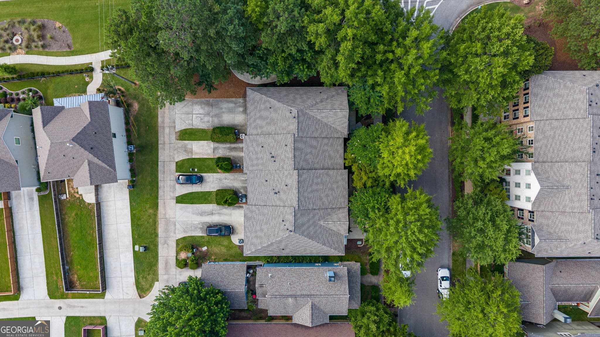 2 bedroom, 2.5 bathroom, 1,985 sq ft townhouse for sale at 9938 Mancunian Way, Douglasville, GA 30135 — photo 8