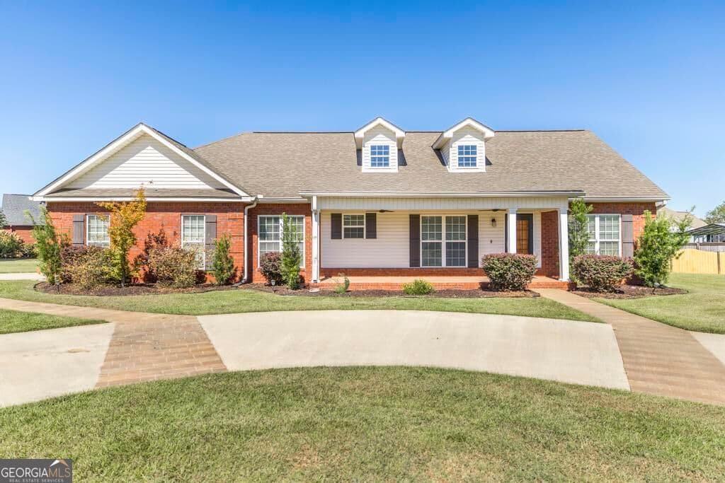 3 bedroom, 2 bathroom, 1,914 sq ft single family residence for sale at 256 Ellicott Drive, Warner Robins, GA 31088 — photo 2