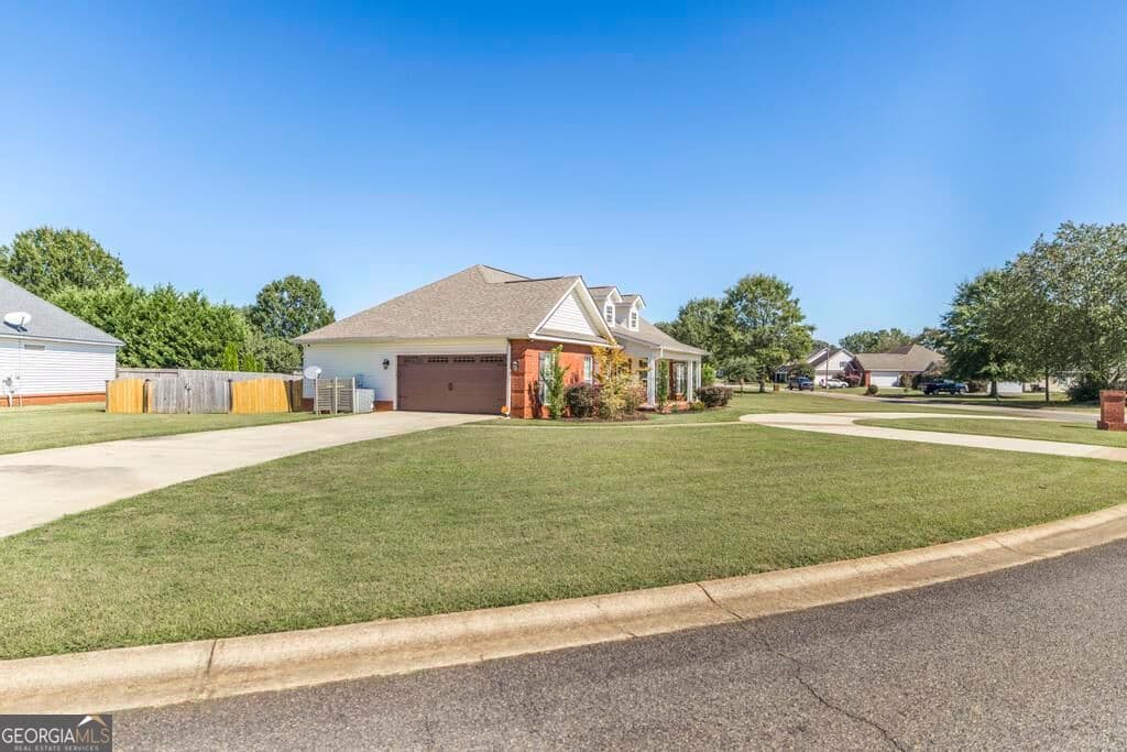 3 bedroom, 2 bathroom, 1,914 sq ft single family residence for sale at 256 Ellicott Drive, Warner Robins, GA 31088 — photo 6
