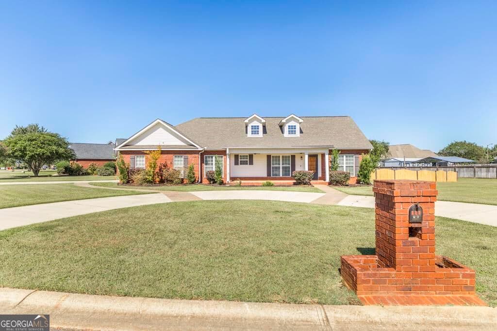 3 bedroom, 2 bathroom, 1,914 sq ft single family residence for sale at 256 Ellicott Drive, Warner Robins, GA 31088