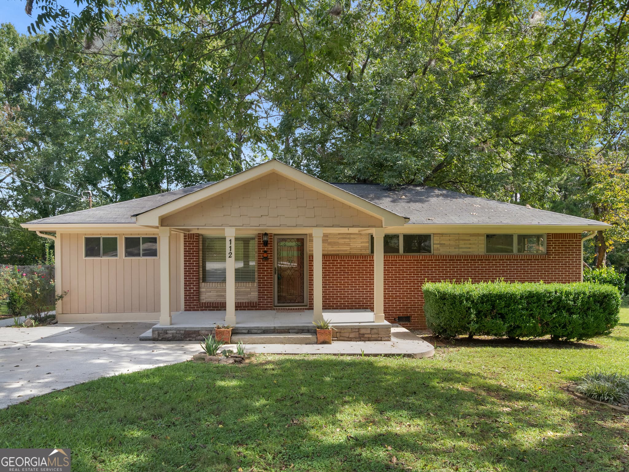 3 bedroom, 1 bathroom, 1,152 sq ft single family residence for sale at 112 Beacon Street, Stockbridge, GA 30281 — photo 1 of 26