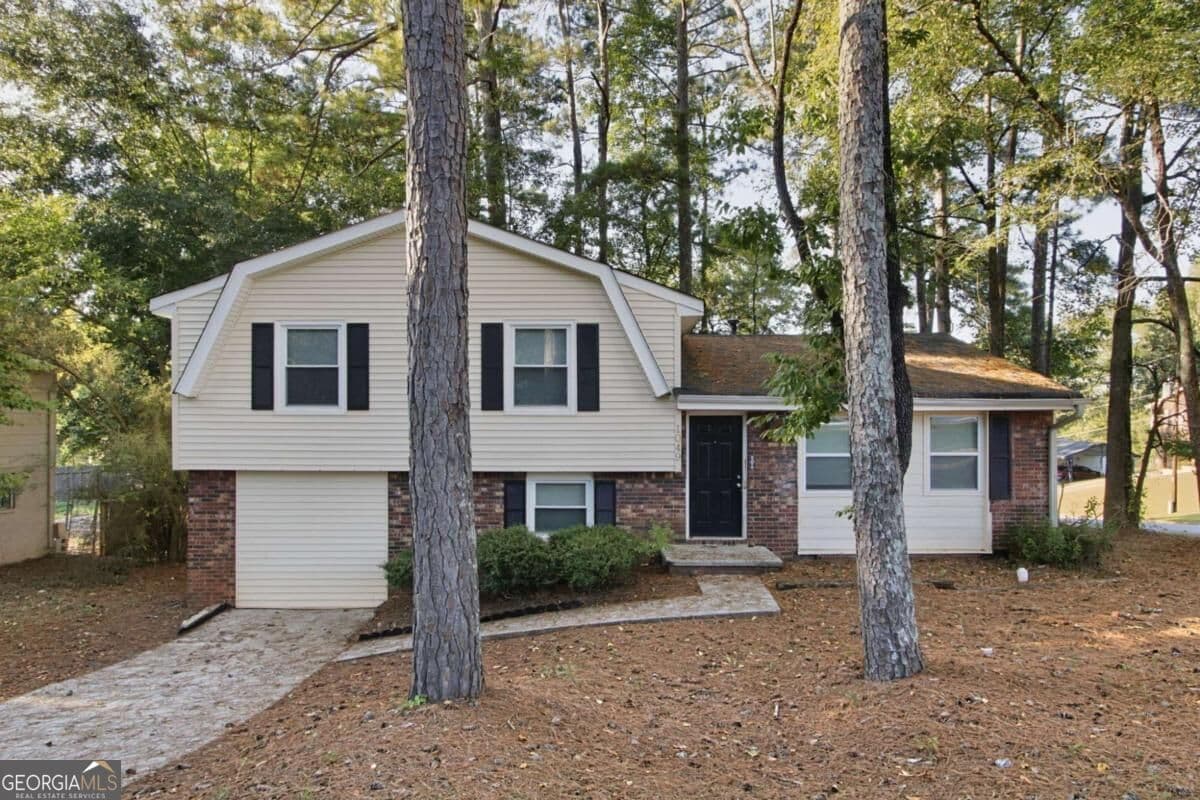 3 bedroom, 1.5 bathroom, 1,644 sq ft single family residence for sale at 1049 Soapstone Lane, Riverdale, GA 30296 — photo 1 of 38