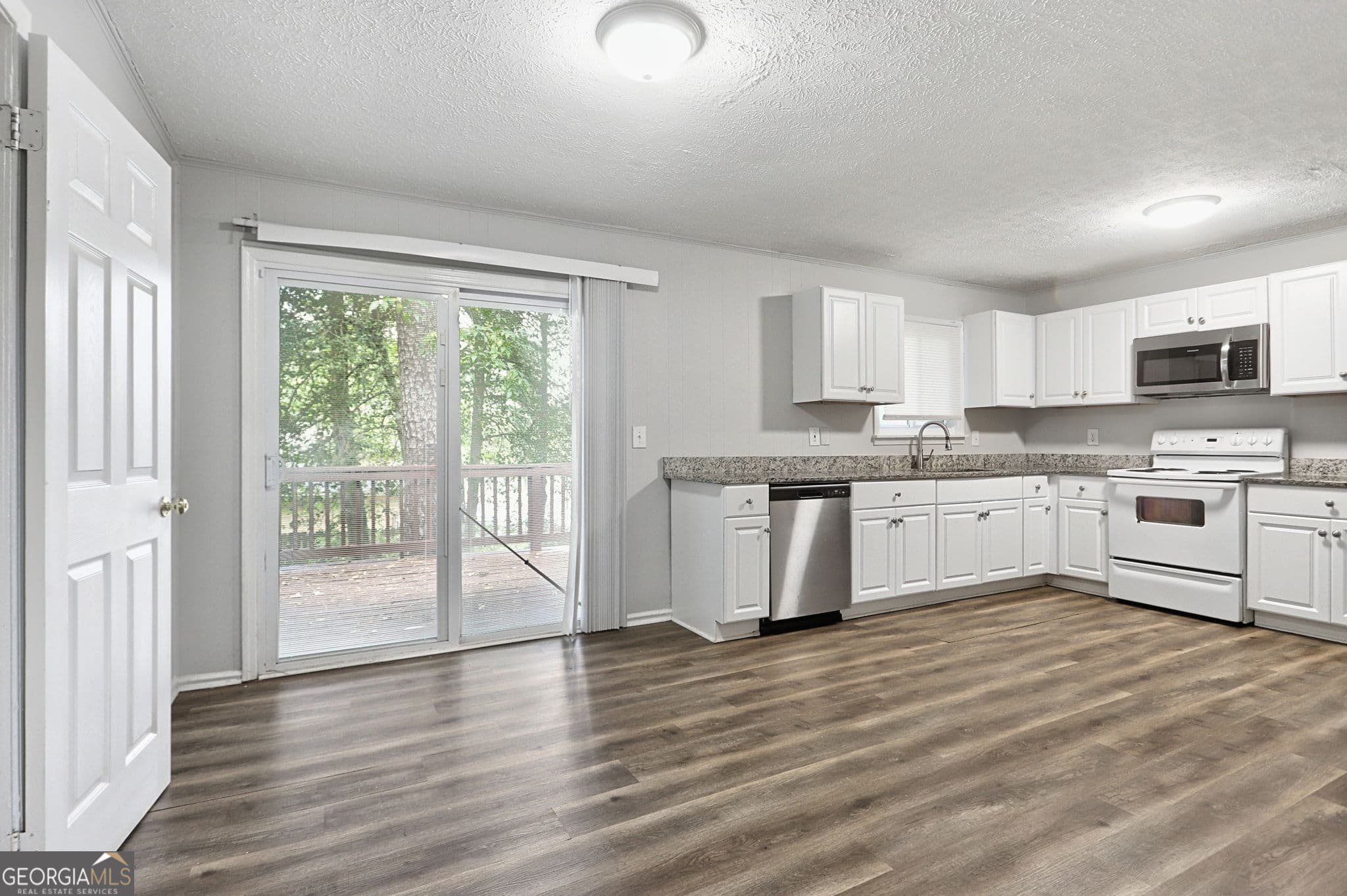 3 bedroom, 1.5 bathroom, 1,644 sq ft single family residence for sale at 1049 Soapstone Lane, Riverdale, GA 30296 — photo 9