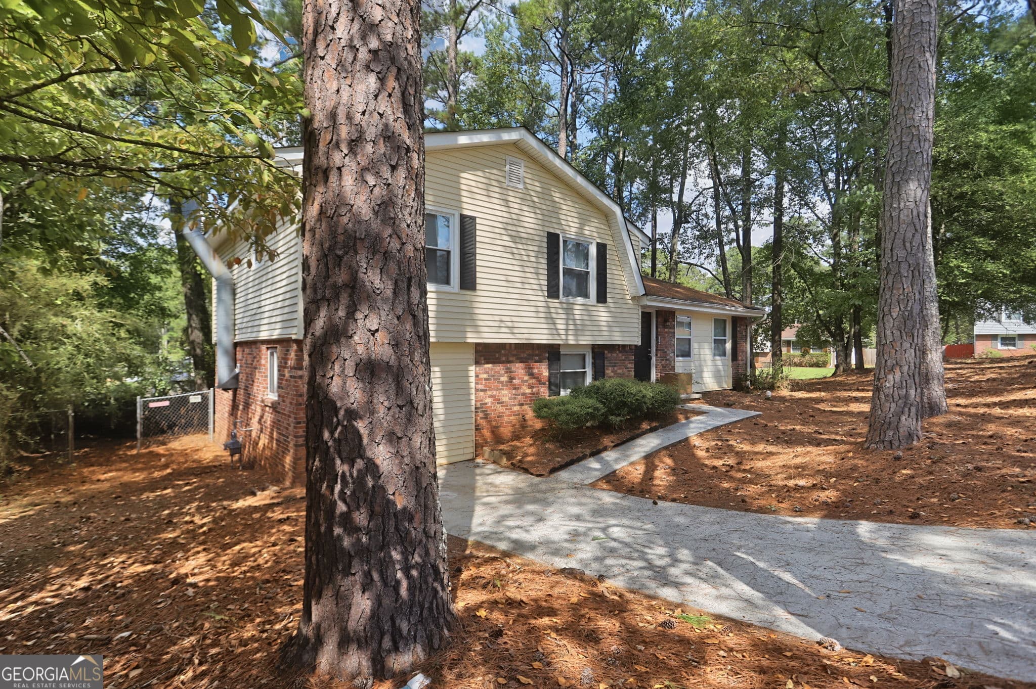 3 bedroom, 1.5 bathroom, 1,644 sq ft single family residence for sale at 1049 Soapstone Lane, Riverdale, GA 30296 — photo 4