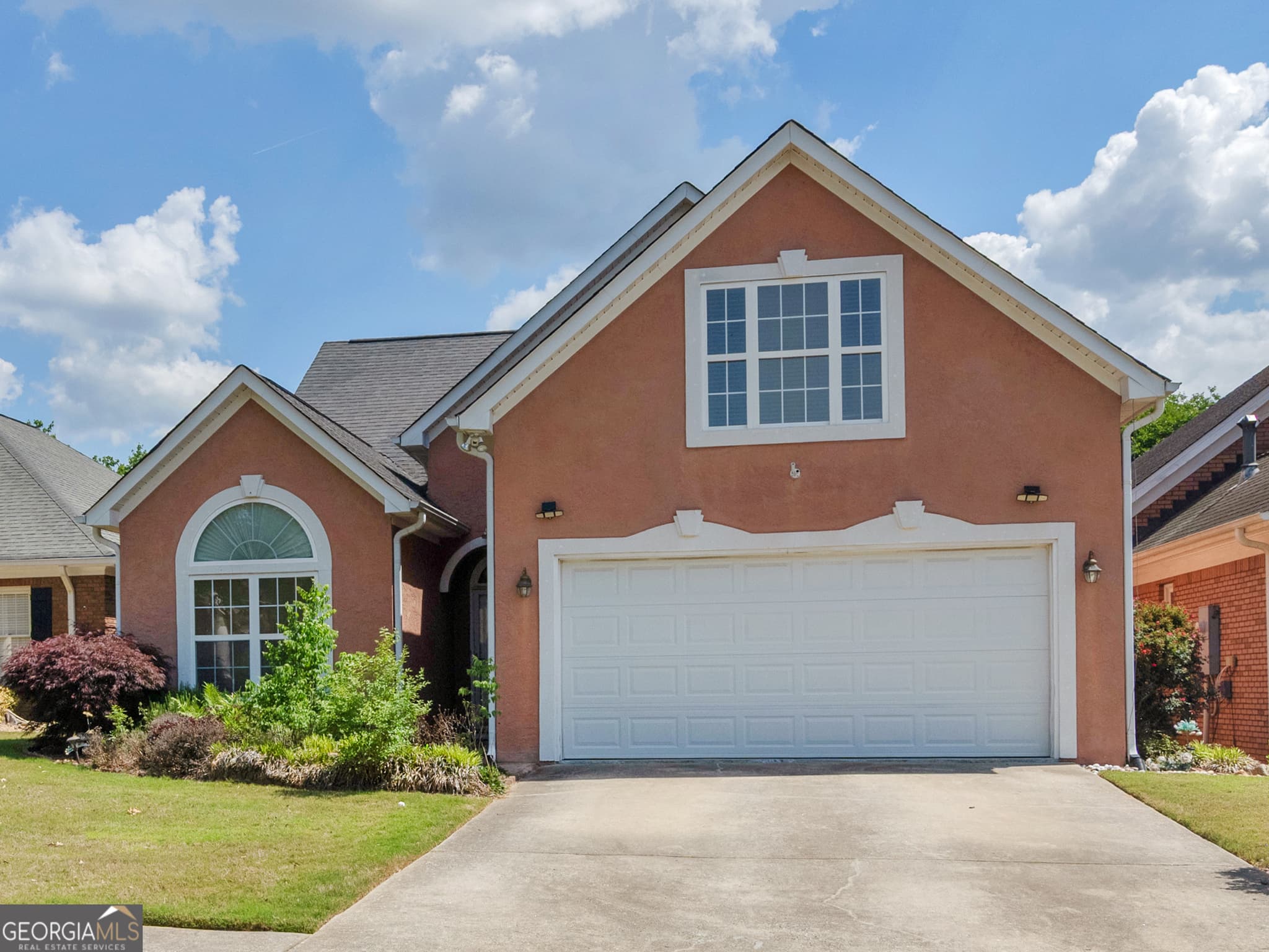 3 bedroom, 3 bathroom, 1,957 sq ft single family residence for sale at 102 Carron Lane, Stockbridge, GA 30281 — photo 1 of 10