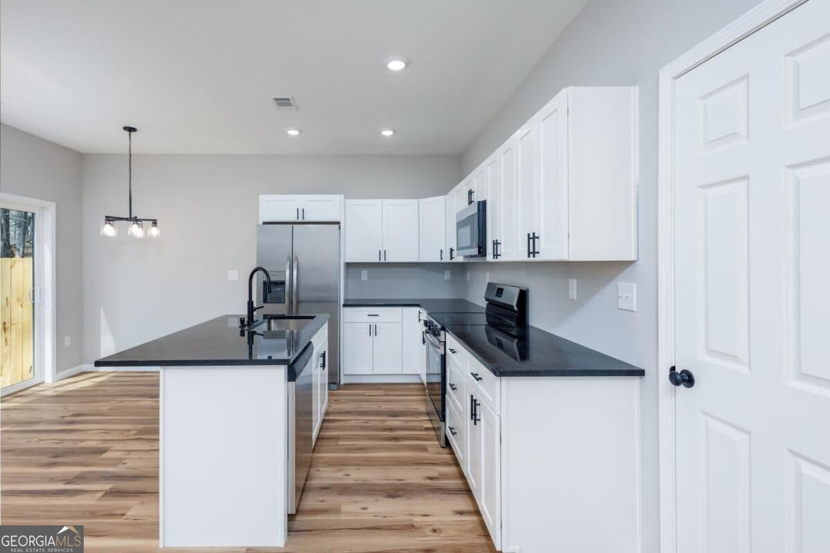 3 bedroom, 2.5 bathroom, 1,440 sq ft townhouse for rent at 200 Back Pine Way B, Ellijay, GA 30540 for $2,450 a month — photo 7