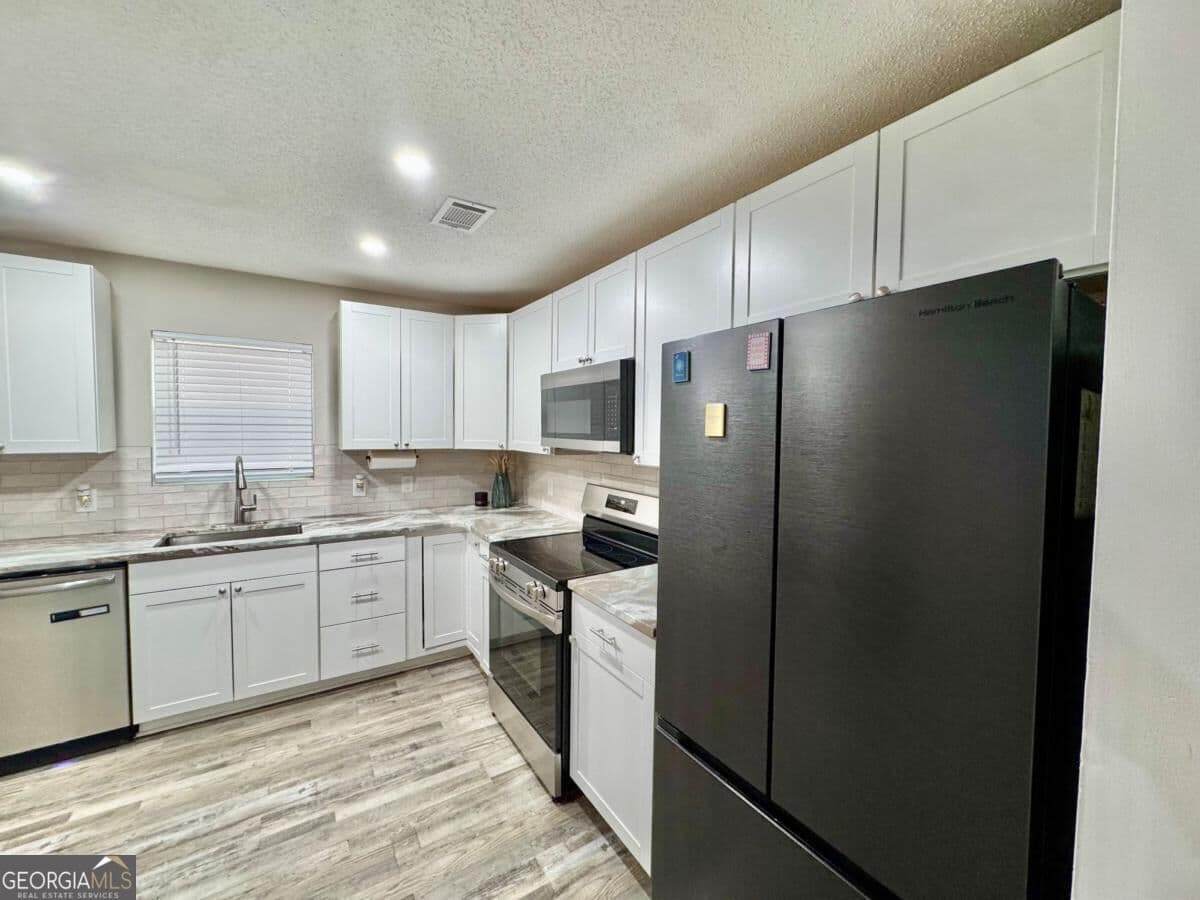 4 bedroom, 2 bathroom, 2,122 sq ft single family residence for sale at 271 Thomas Circle, Springfield, GA 31329 — photo 2